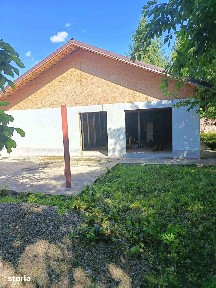 Casă în construcție, 4 camere, curte mare