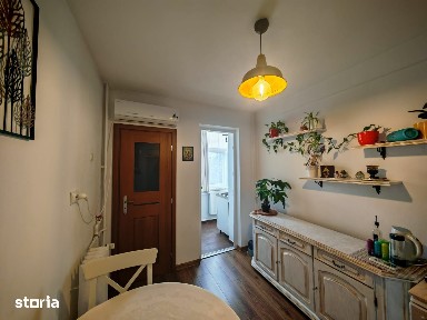 Decomandat, str. Anul 1848 (centru), doua balcoane, etajul 3/4.