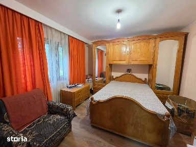 Casă în Horia de cărămidă, zonă centrală, 2.400 mp teren, 4 dormitoare