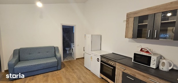 Apartament 2 camere de inchiriat la curte.