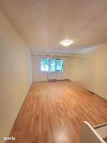 Vand apartament 2 camere în Plopilor