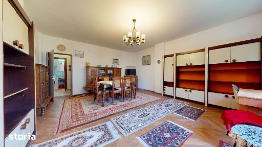 Apartament 2, 5 camere, cu gradina, in centrul orasului Brasov