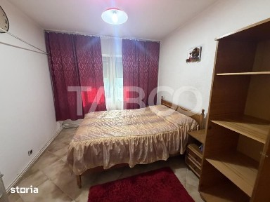 Apartament decomandat 80 mpu 3 camere 2 bai etaj 2 zona 1 Decembrie