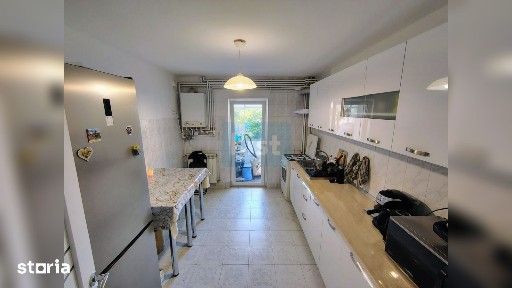 Apartament 3 camere decomandat zona FSGA
