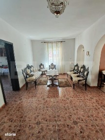 Casa de vanzare, 325 mp, teren 300 mp, zona Centrala