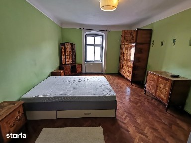 INCHIRIEZ apartament 2 camere la casa,renovat,zona Orasul de Jos
