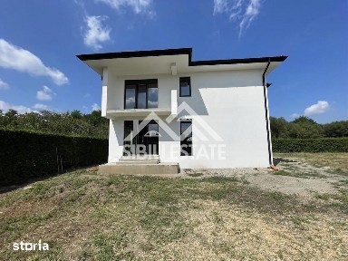 Casa spatioasa, luminoasa bine compartimentata in Selimbar