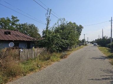 Teren1700mp cu casă bătrâneasca la 45 km de București pe stradă primariei