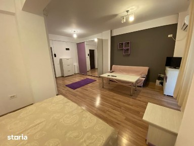 Garsonieră mare în bloc nou - pat, canapea, AC și parcare
