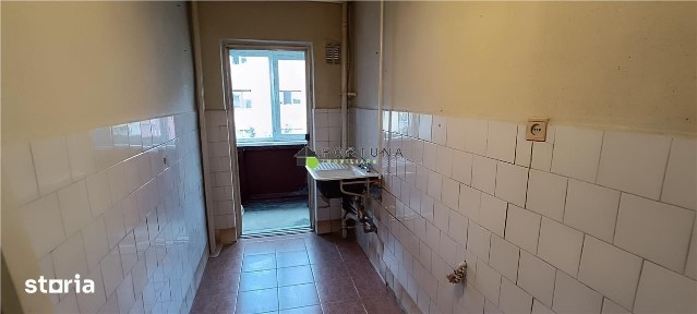 Garsoniera, decomandata, de vânzare în Astra.