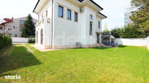 Vila cu finisaje moderne in complex rezidential