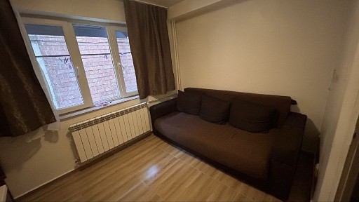 Persoana Fizica ofer spre inchiriera garaoniera situata in zona Podu Ros, utilata complet