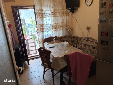 Închiriez apartament 3 camere zona Banatului strada Exercițiu.