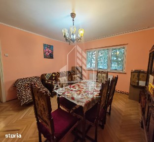 Apartament de vanzare cu 3 camere si 2 bai, decomandat, zona Sagului