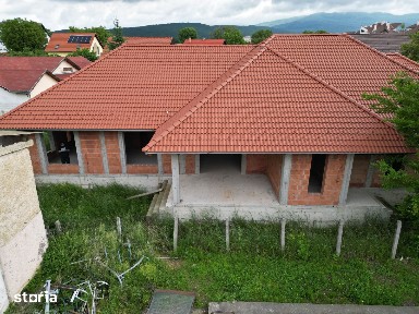 Casă de vânzare 260 mp utili + 1052 mp teren in centrul orasului Covas