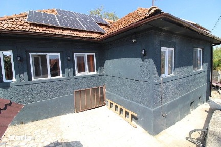 Vând casă în Măceu/Bretea Română, P+Pod, suprafață teren 329mp.