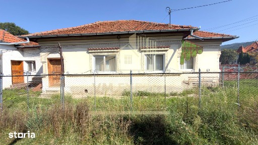 CASĂ 4 CAMERE TEREN 1316 MP LEREȘTI ARGEȘ