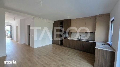 Apartament de vanzare nou nelocuit cu curte proprie si parcare