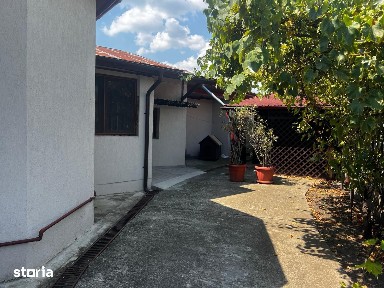 Casă cu 3 camere, foisor, curte, gradina