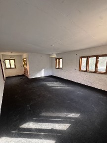 Vand in bulz casa cu peste 2 hectare teren sat munteni