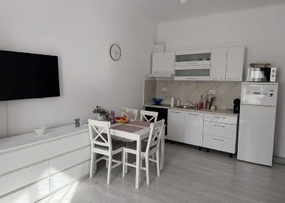 Persoana fizica inchiriez apartament pe Republicii, langa Cultura a studentilor) pret 600 euro