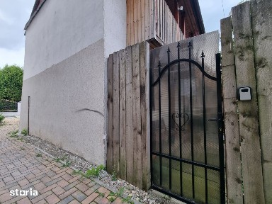 Casa de inchiriat pentru birou/cabinet/salon, curte proprie- Mioritei