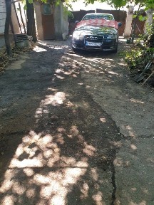 Vând casa batraneasca+teren ( 600m2) formata din 5 camere,garaj,anexa,necesita renovare,zona obor,preț 67 mii negociabil triumfului 15 Focșani