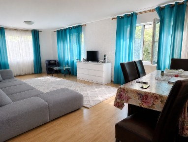 Vand casa cu 4200mp teren