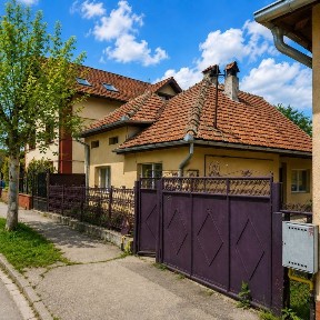 Proprietar vând casă cu teren 900 mp în Râșnov - zonă liniștită - ideal locuință, casă de vacanță sau investiție - 165.000 € negociabil