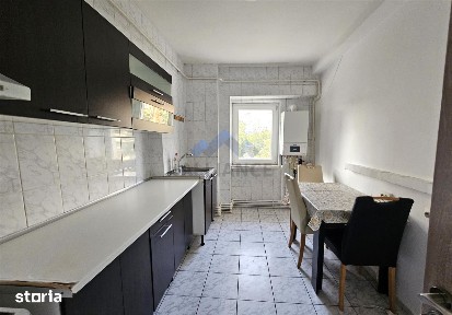 Apartament spatios, mobilat si utilat, la bulevard