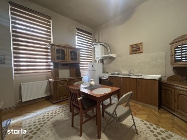 Apartament 3 camere, zona semi-centrala, 15 minute de centru