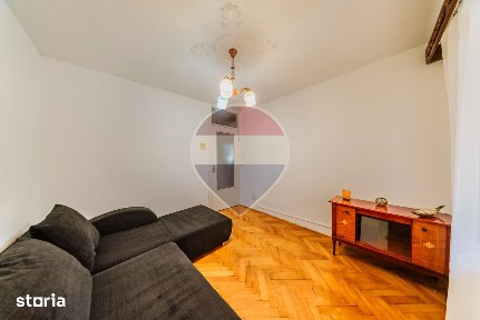 Apartament cu 3 camere, in zona Boul Rosu