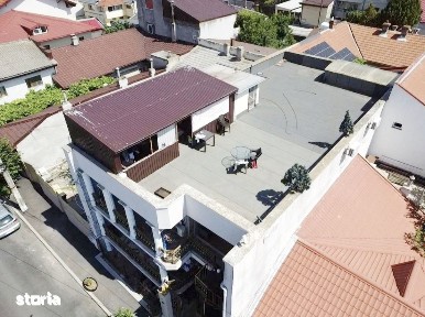 Casa D+P+E+terasa Tomis 2 cu 2 intrari, 6 camere, 2 bucătării, 3 bai.