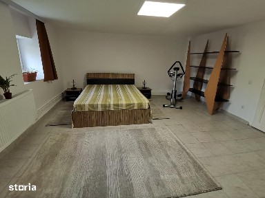 INCHIRIEZ apartament 2 camerea la casa,renovat, zona Lazaret