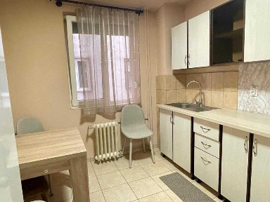 Inchiriez apartament bloc decomandat, ultrecentral Bd. Magheru