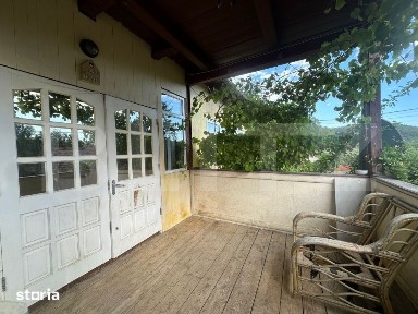 Gospodarie cu 10.900 mp teren, 3 constructii, Cainelu de Sus