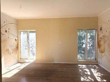 Casa parter, 90 mp, 3 dr, 2 bai, 500m teren, living+bucatarie, terasa, pod izolat,centrala+incalzire in pardoseala,parcare 2 locuri,gard metalic