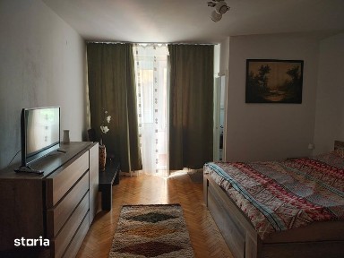 Ofer spre inchriere apartament cu o camera.