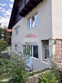 Casă / Vilă cu 9 camere de vânzare în zona Sud-Est