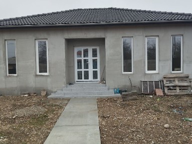 Casă nouă de vânzare