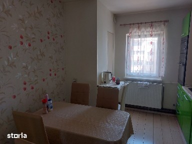 Apartament 4 camere | decomandat | etaj 3 din 4 | Plopilor