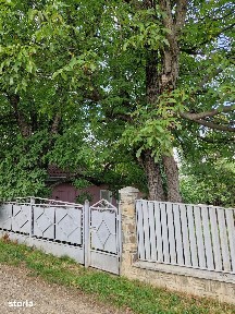 Casă cu 3 camere în Suceava, curte mare