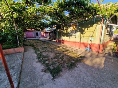 Vând casă in Săbolciu cu două fronturi stradale sau schimb cu apartament
