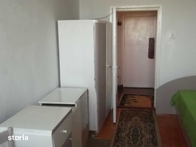 Vand garsoniera nefinisata, etaj 9, zona Burdea