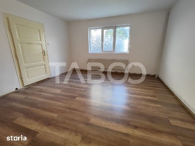 Apartament decomandat 93 utili curte proprie pivnita Sub Arini Sibiu