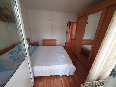 Vand apartament 2camere decomandat zona Astra Brasov