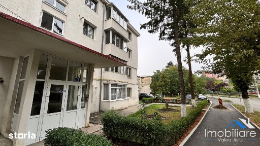 Apartament 2 camere - Petroșani, Str. Oituz, Etaj 1