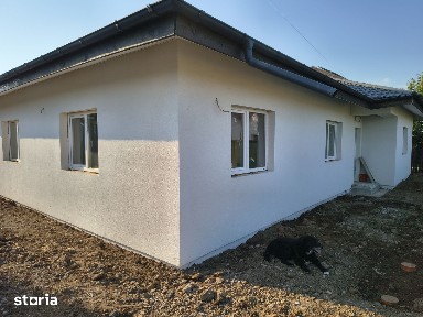 Casă nouă cu 4 camere în zonă liniștită