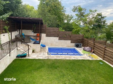 Casa cu piscina incalzita in Gruia