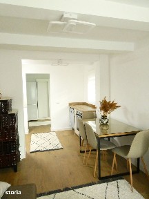 De închiriat apartament 2 camere, curte, zona Obcini, Suceava